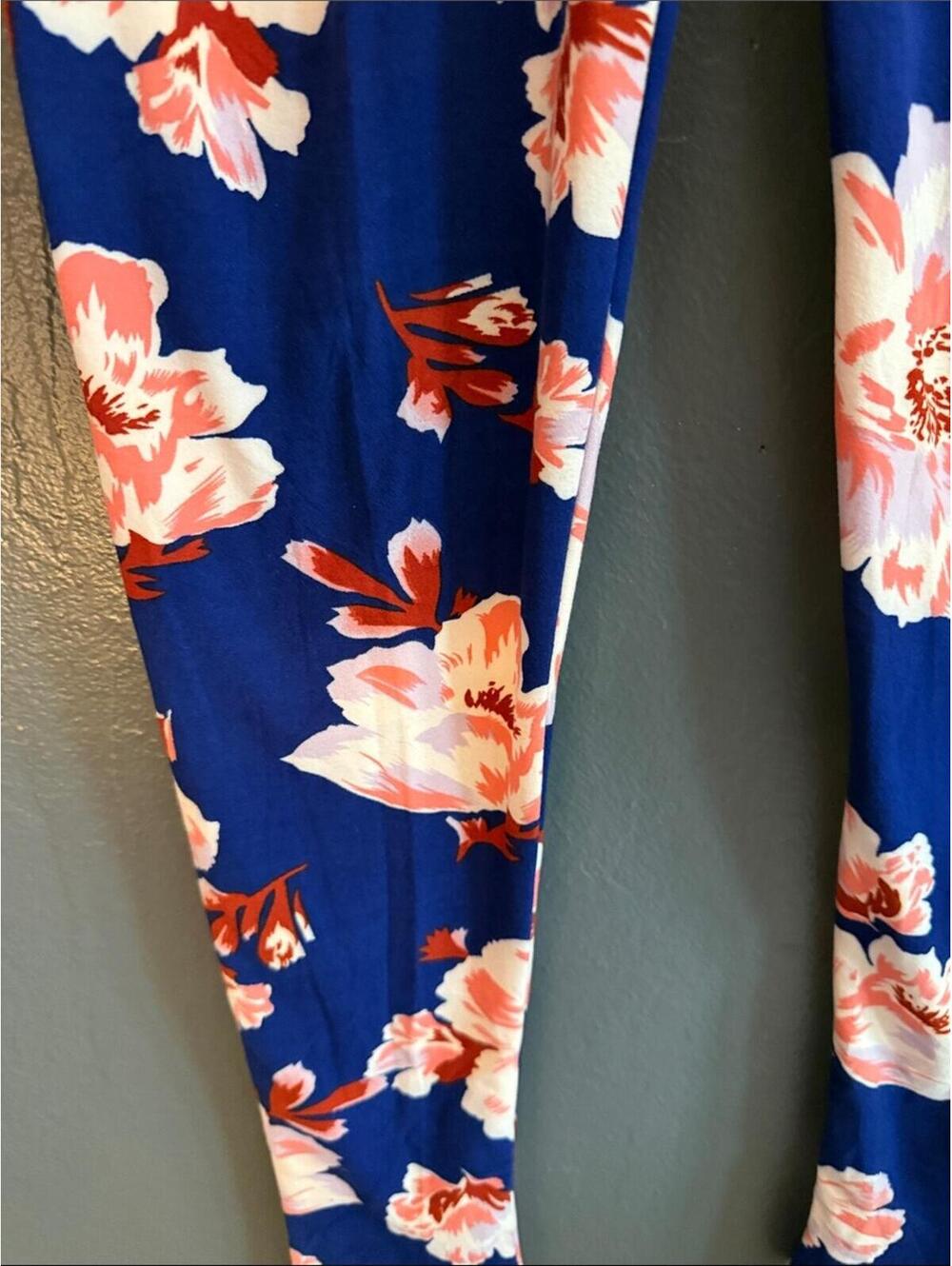 Eevee Women's Blue Floral Ankle Leggings with Tags - Picture 5 of 6